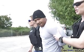 Yoke hot womanlike constable uses pitch-black felon's wide-ranging penis toearns-a-lesson-hd-72p-porn-2