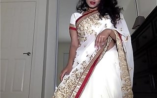 Desi Dhabi with regard to Saree property Naked and Plays with Hairy Pussy